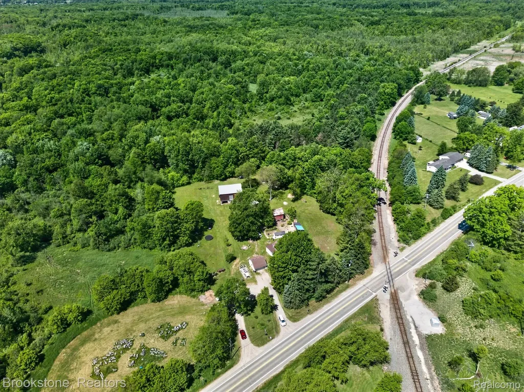 9455 Andersonville Road Springfield Charter Township MI 48346