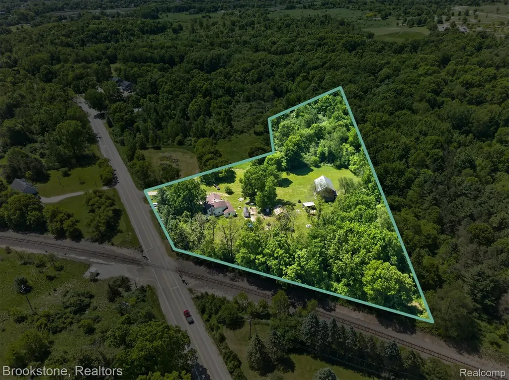 9455 Andersonville Road Springfield Charter Township MI 48346