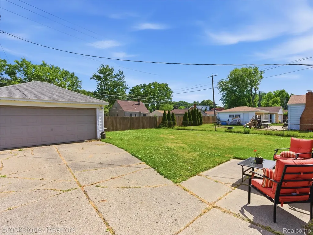 21813 Stephens Street St. Clair Shores City MI 48080