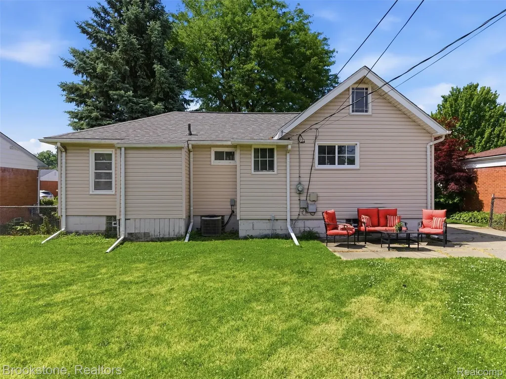 21813 Stephens Street St. Clair Shores City MI 48080