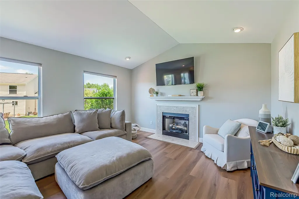 3145 Stillriver Drive Genoa Township MI 48843