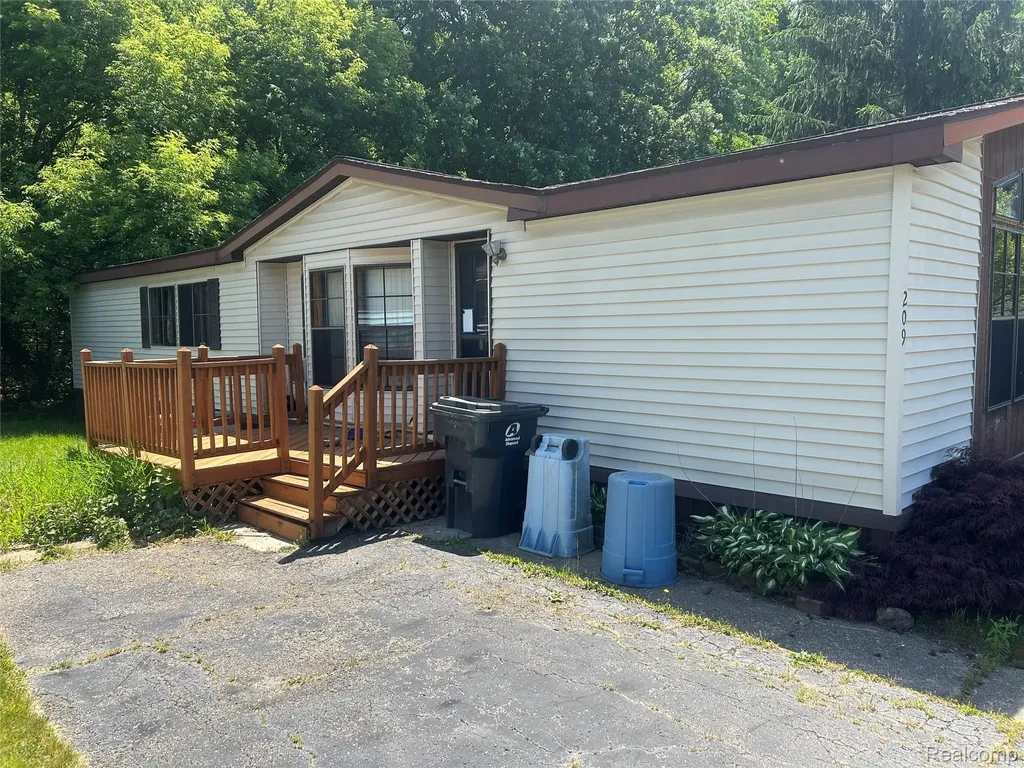 351 N. Squirrel Road Auburn Hills City MI 48326