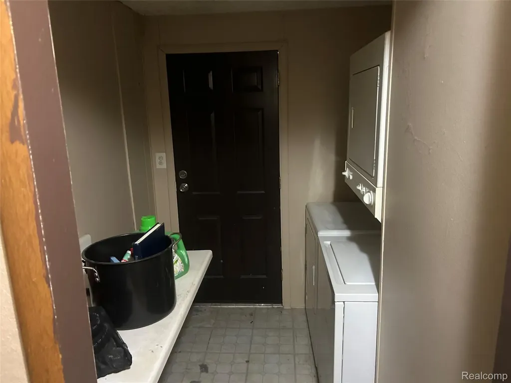 351 N. Squirrel Road Auburn Hills City MI 48326
