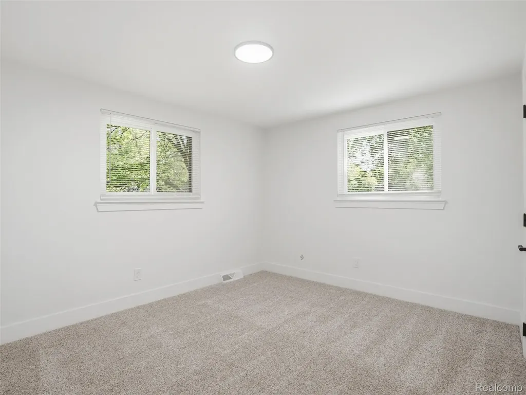30301 Spring River Drive Southfield City MI 48076