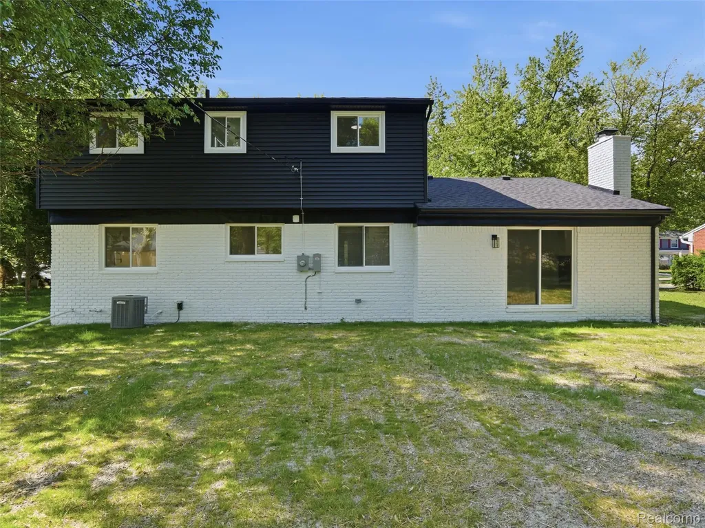 30301 Spring River Drive Southfield City MI 48076