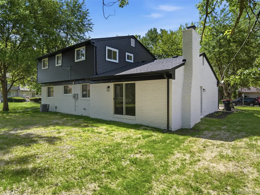 30301 Spring River Drive Southfield City MI 48076