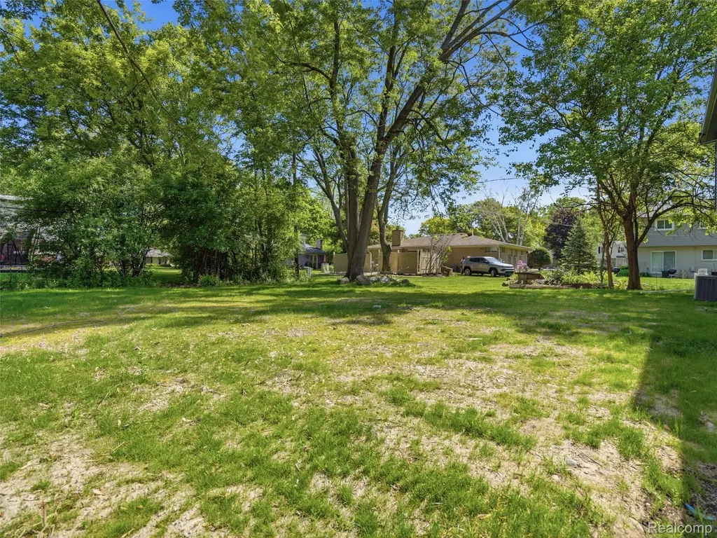 30301 Spring River Drive Southfield City MI 48076