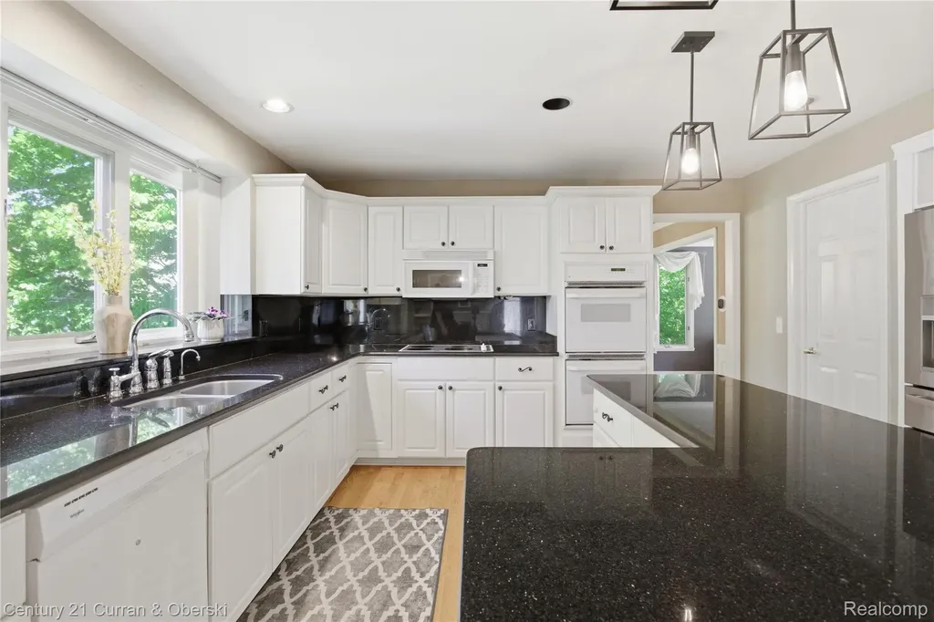 4876 Justin Lane West Bloomfield Charter Township MI 48322