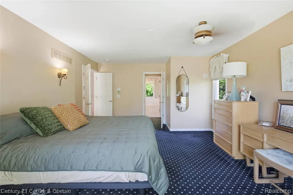 4876 Justin Lane West Bloomfield Charter Township MI 48322