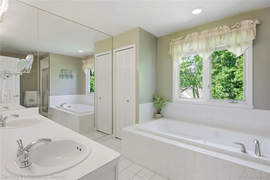 4876 Justin Lane West Bloomfield Charter Township MI 48322