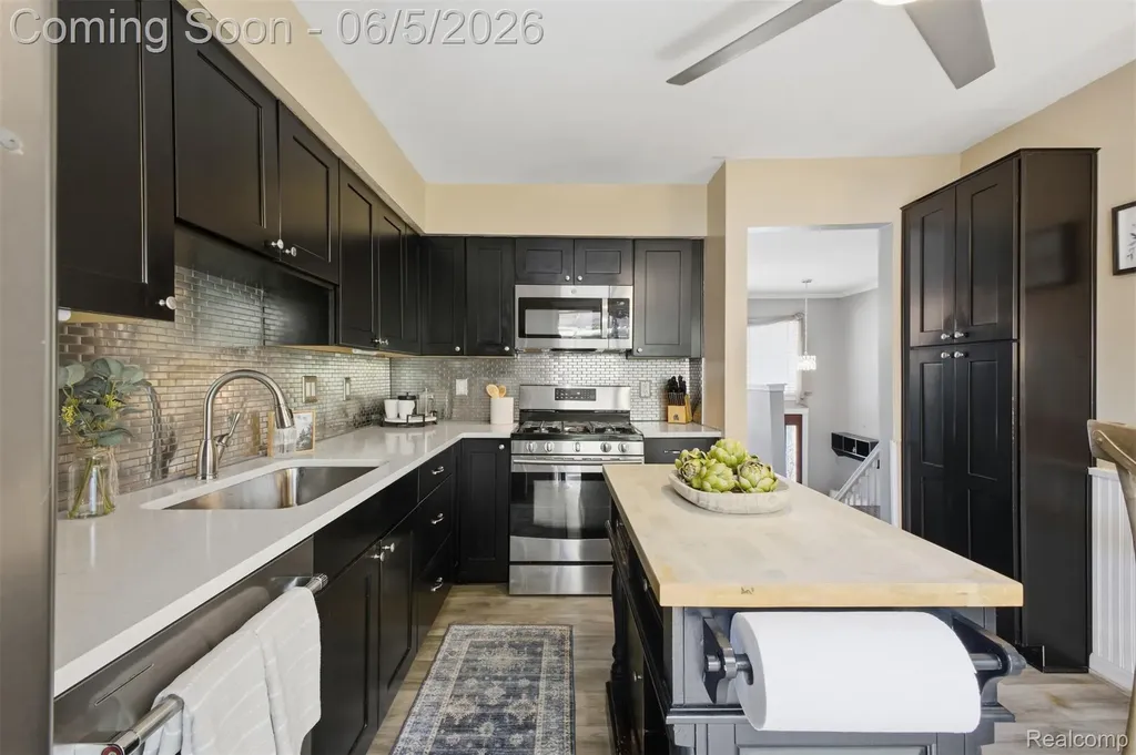 40435 Oak Tree Novi City MI 48375