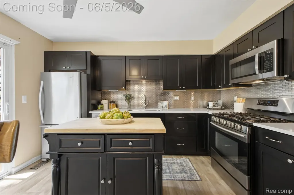 40435 Oak Tree Novi City MI 48375