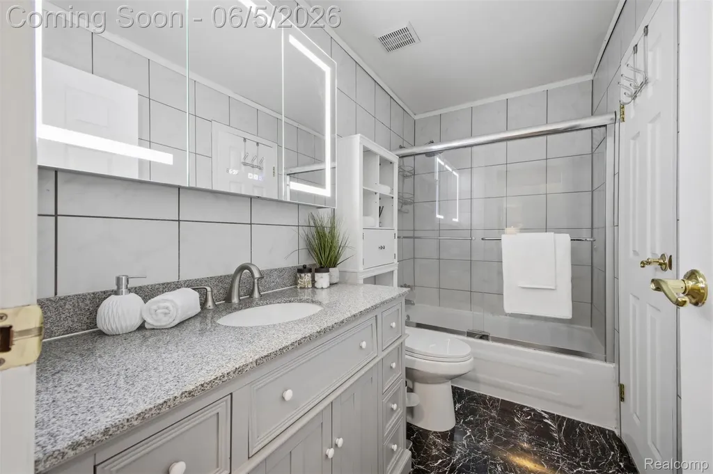 40435 Oak Tree Novi City MI 48375