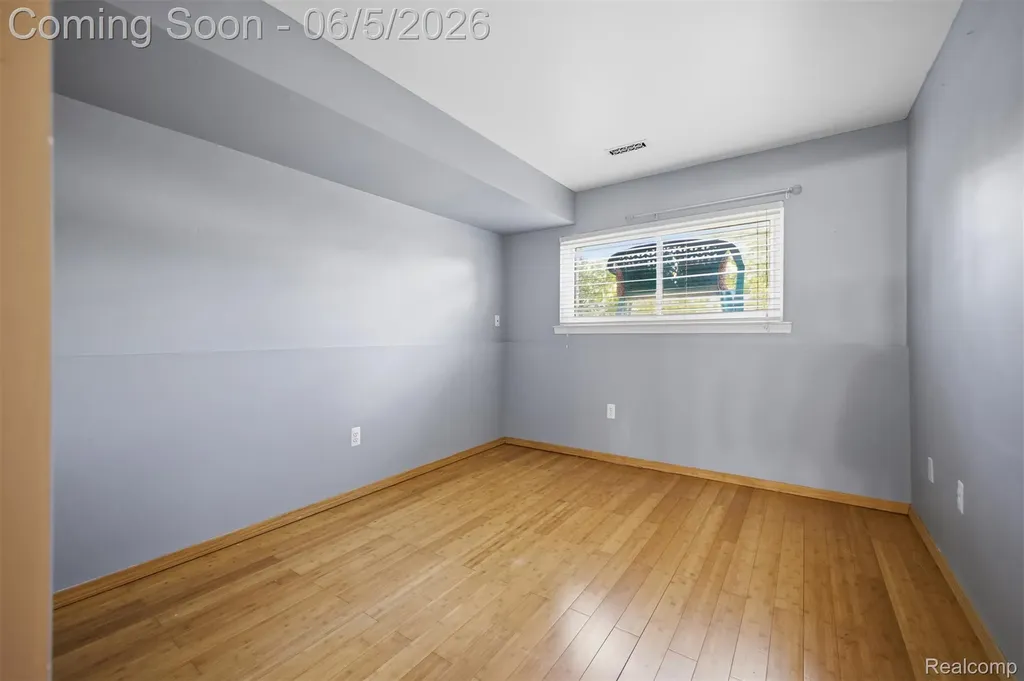 40435 Oak Tree Novi City MI 48375