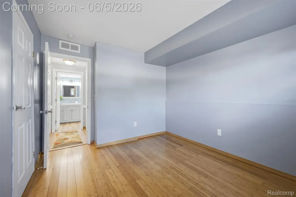 40435 Oak Tree Novi City MI 48375