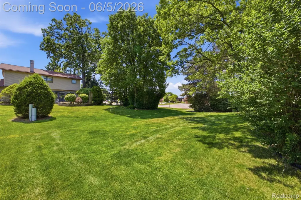 40435 Oak Tree Novi City MI 48375
