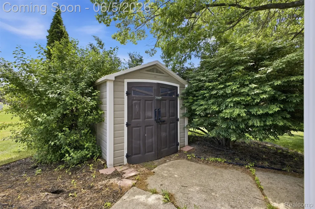40435 Oak Tree Novi City MI 48375