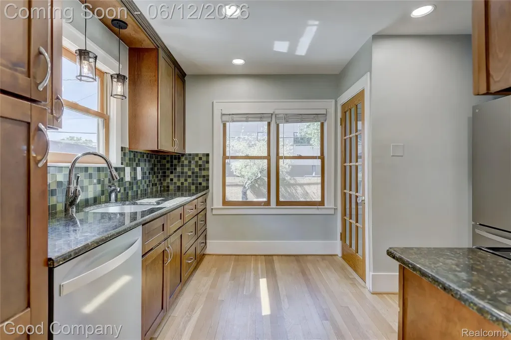 419 E 5th Street Royal Oak City MI 48067