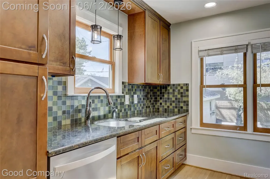419 E 5th Street Royal Oak City MI 48067