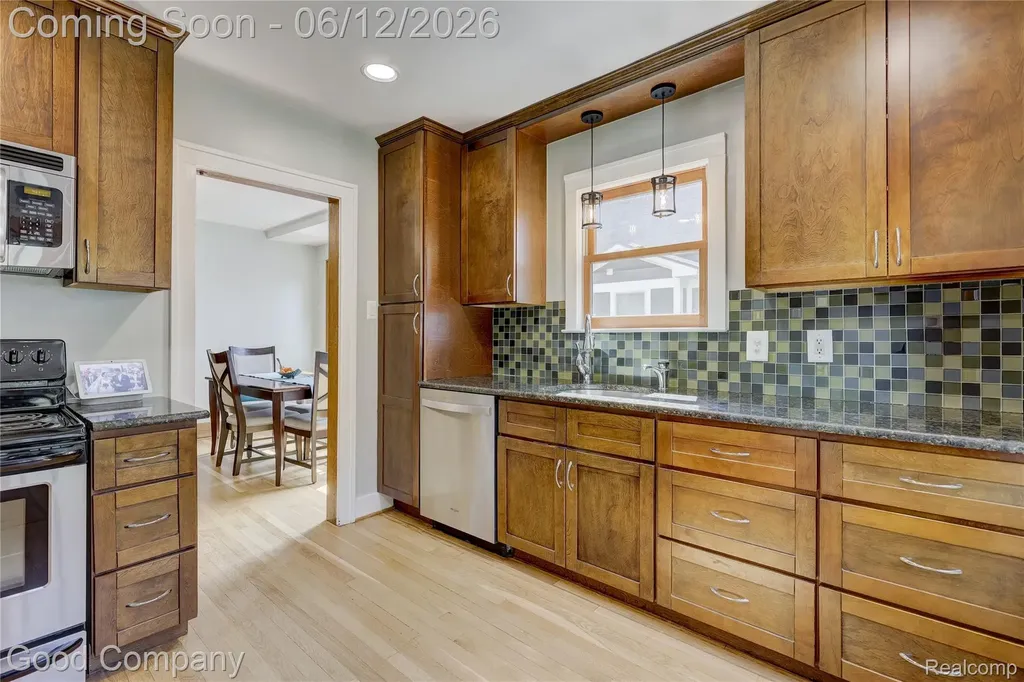 419 E 5th Street Royal Oak City MI 48067