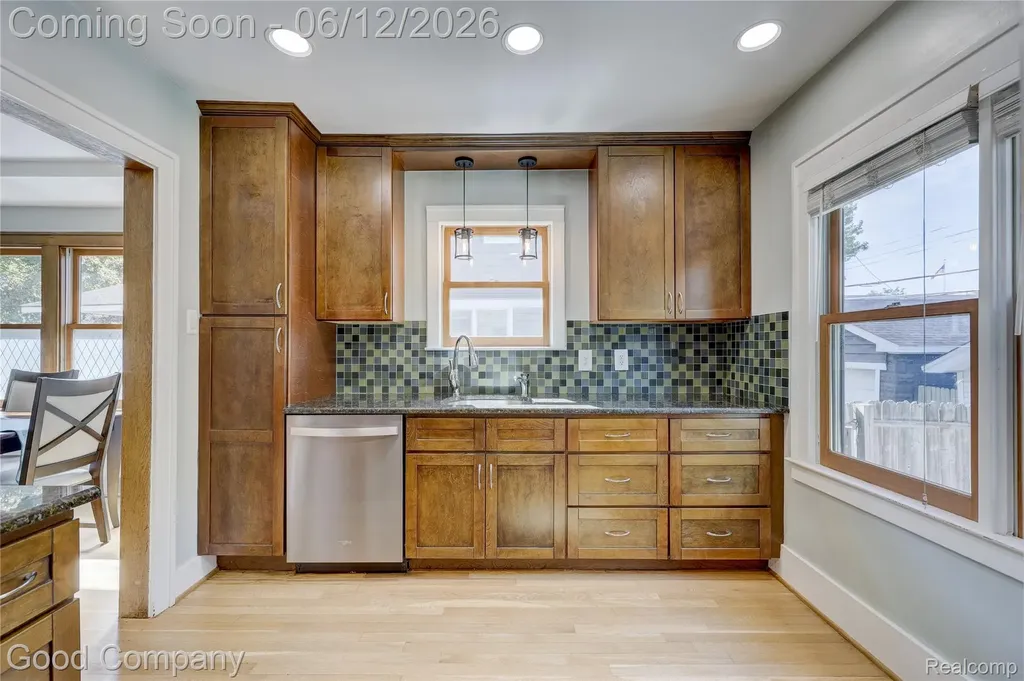 419 E 5th Street Royal Oak City MI 48067