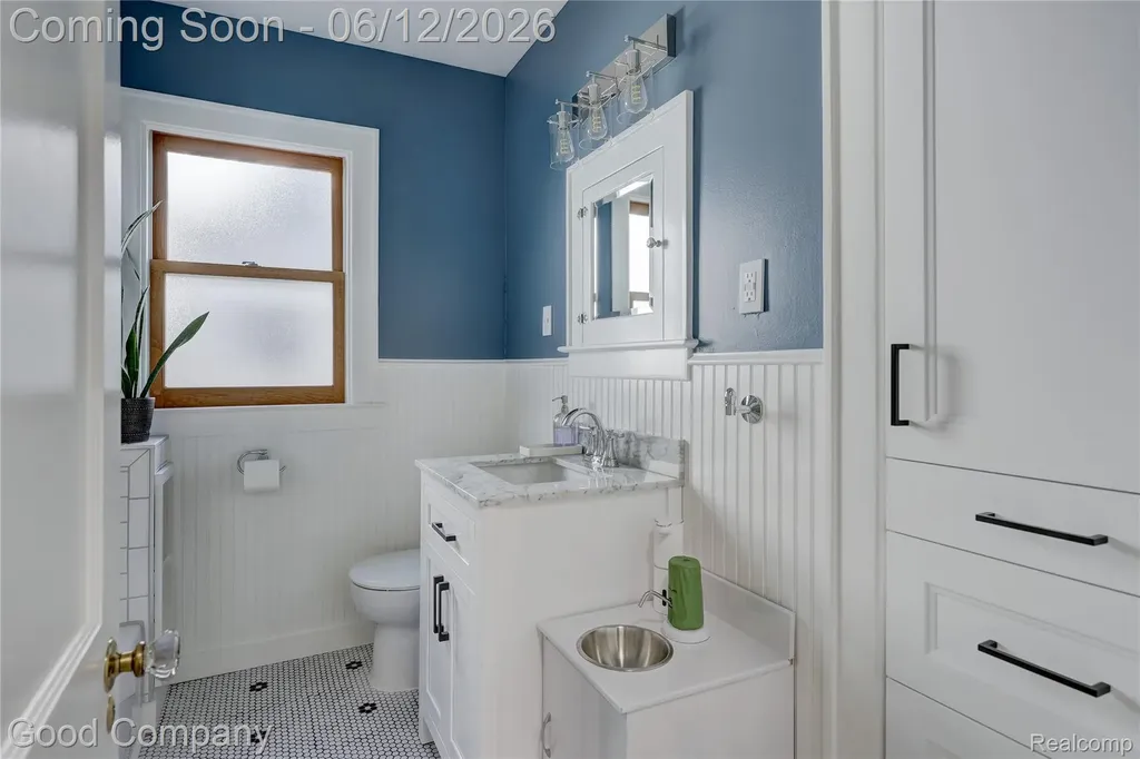 419 E 5th Street Royal Oak City MI 48067