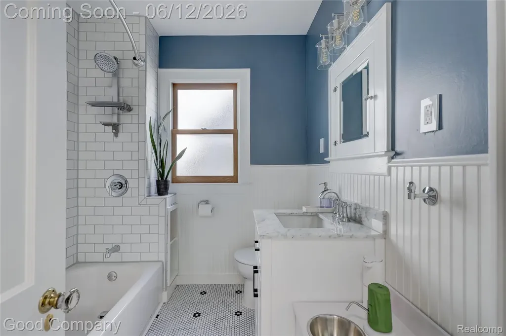 419 E 5th Street Royal Oak City MI 48067