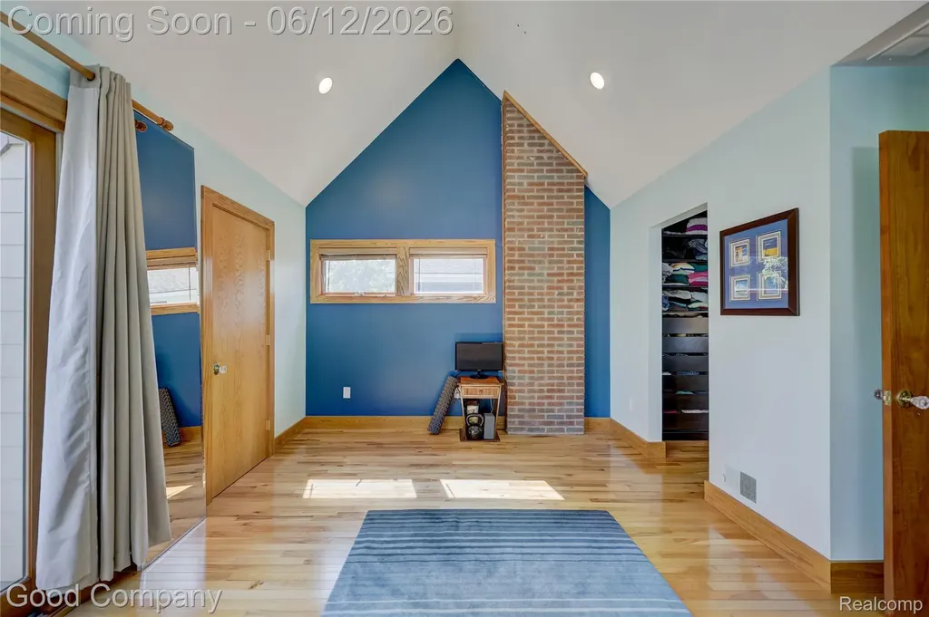 419 E 5th Street Royal Oak City MI 48067
