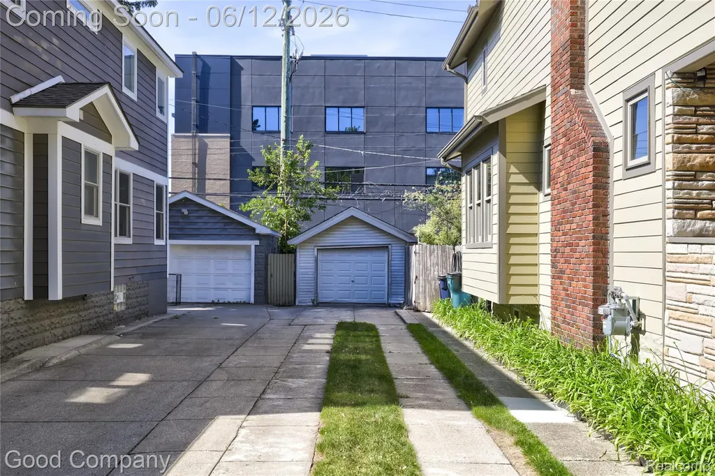 419 E 5th Street Royal Oak City MI 48067