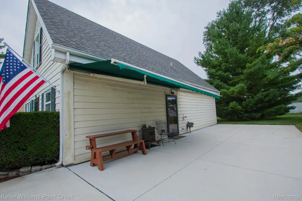 17501 Clarann Street Melvindale City MI 48122