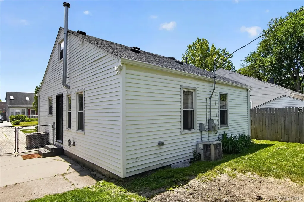 2217 Guthrie Avenue Royal Oak City MI 48067