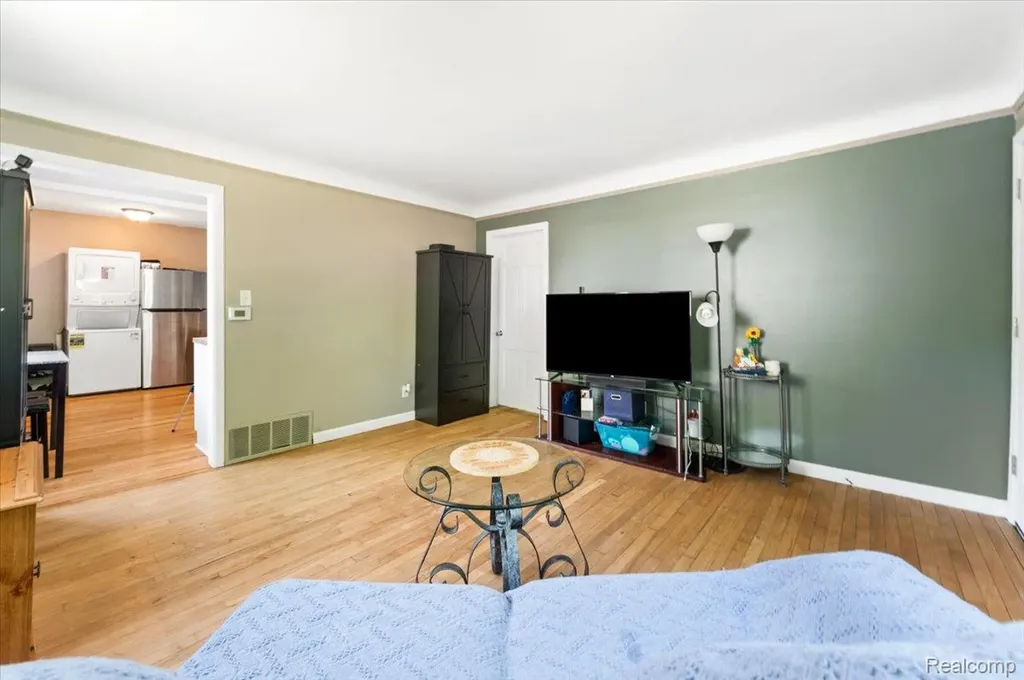 107 S Tilden Avenue Waterford Charter Township MI 48328