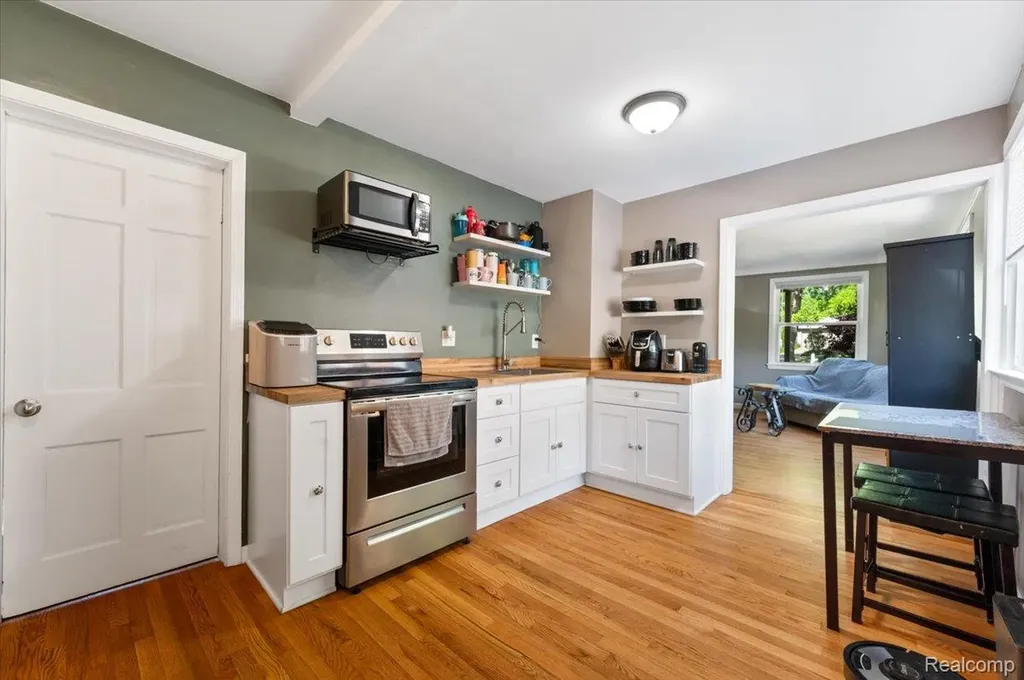 107 S Tilden Avenue Waterford Charter Township MI 48328