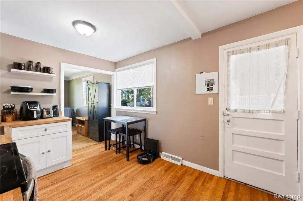 107 S Tilden Avenue Waterford Charter Township MI 48328