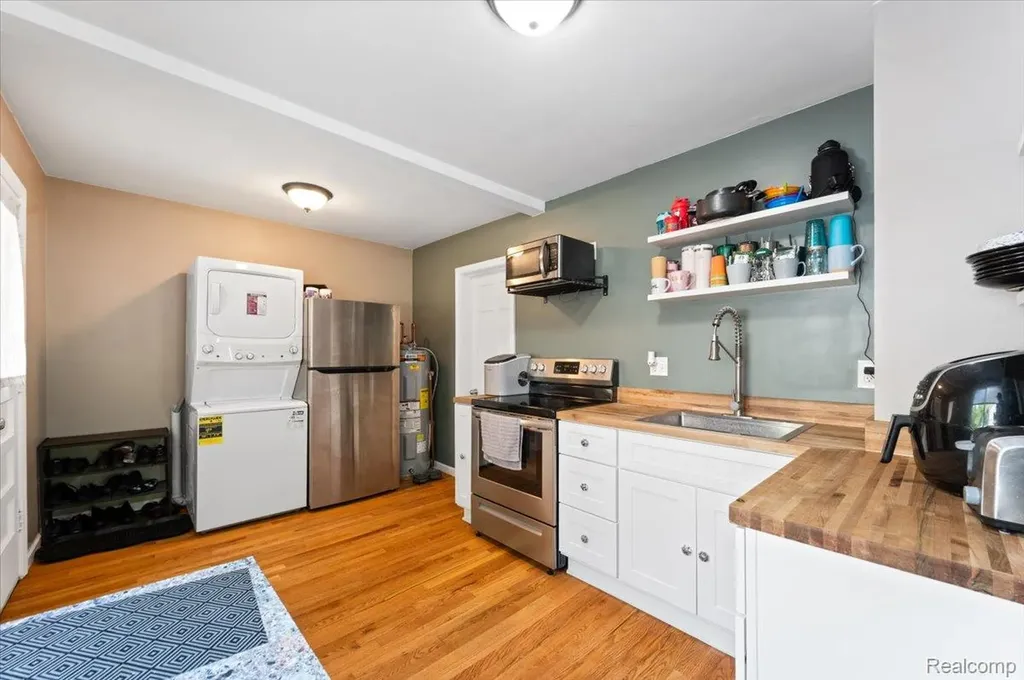 107 S Tilden Avenue Waterford Charter Township MI 48328