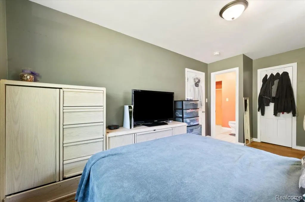 107 S Tilden Avenue Waterford Charter Township MI 48328