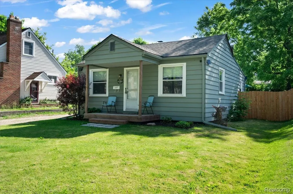 107 S Tilden Avenue Waterford Charter Township MI 48328