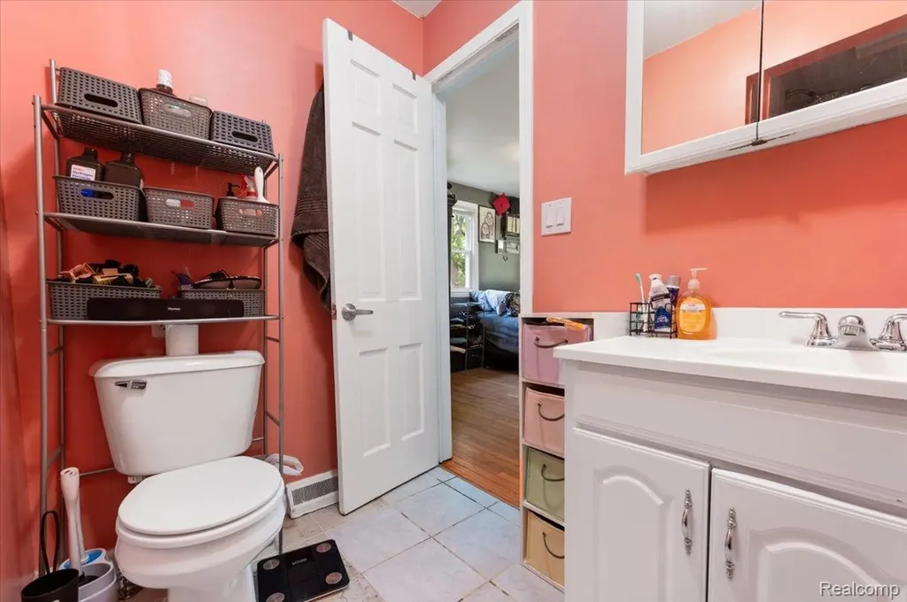 107 S Tilden Avenue Waterford Charter Township MI 48328