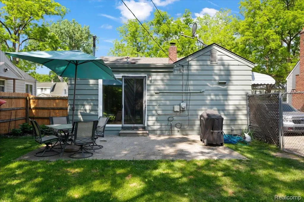 107 S Tilden Avenue Waterford Charter Township MI 48328