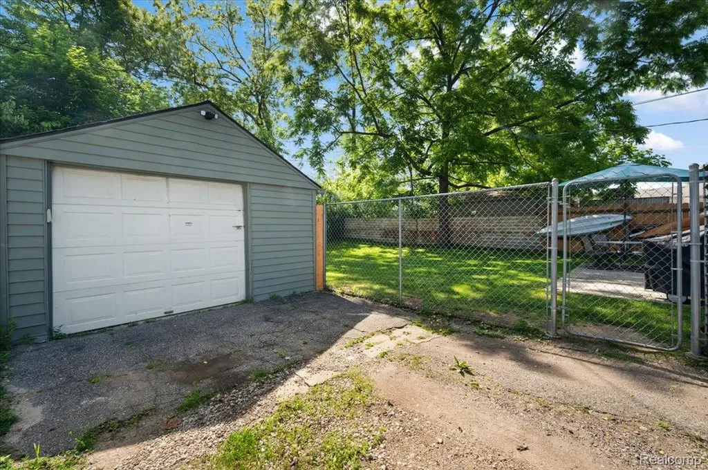 107 S Tilden Avenue Waterford Charter Township MI 48328