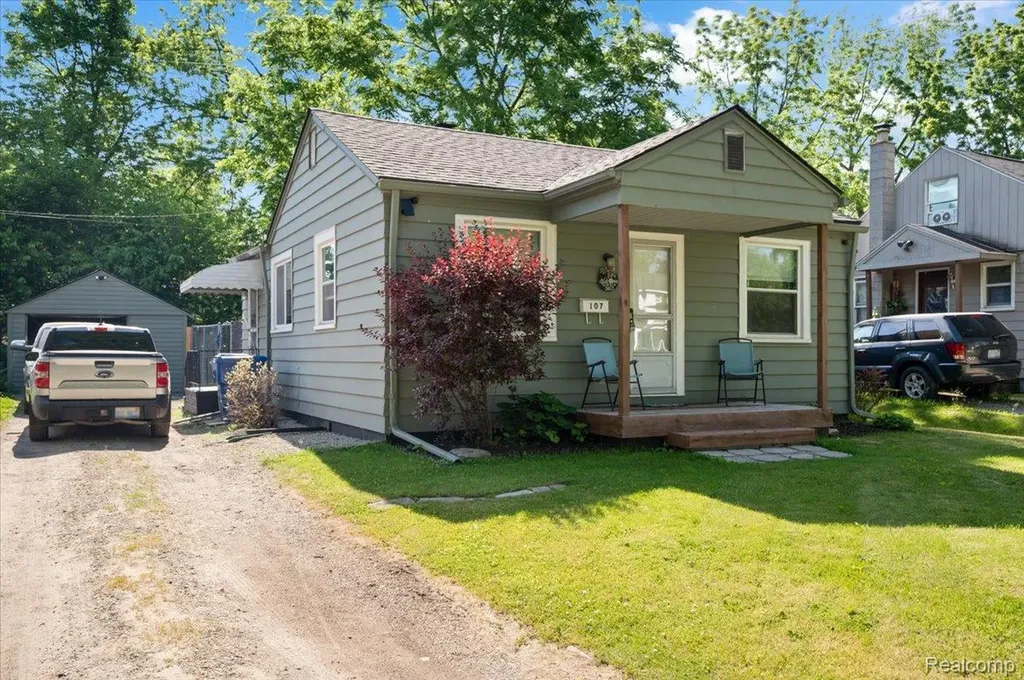 107 S Tilden Avenue Waterford Charter Township MI 48328
