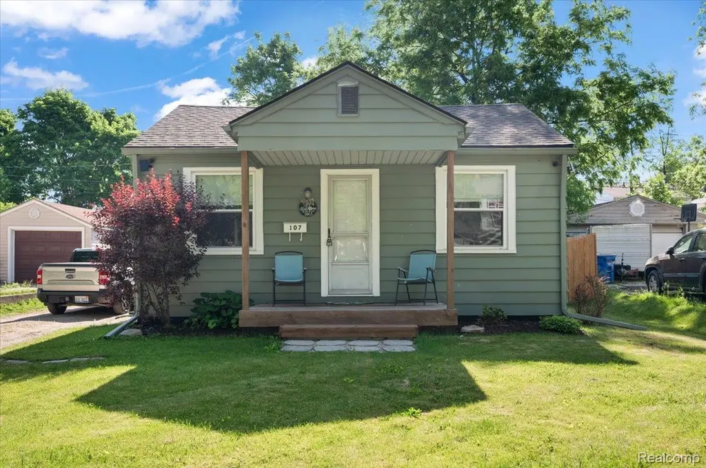 107 S Tilden Avenue Waterford Charter Township MI 48328
