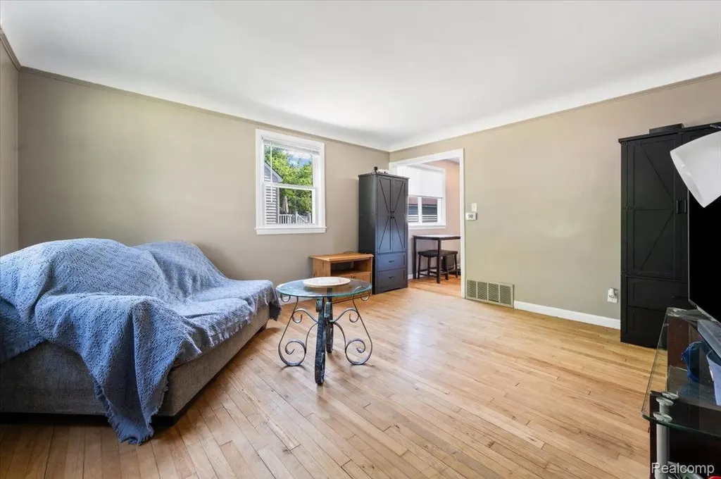 107 S Tilden Avenue Waterford Charter Township MI 48328