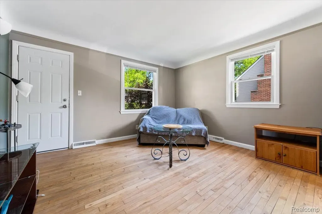 107 S Tilden Avenue Waterford Charter Township MI 48328