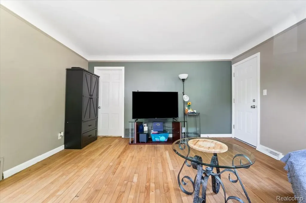 107 S Tilden Avenue Waterford Charter Township MI 48328