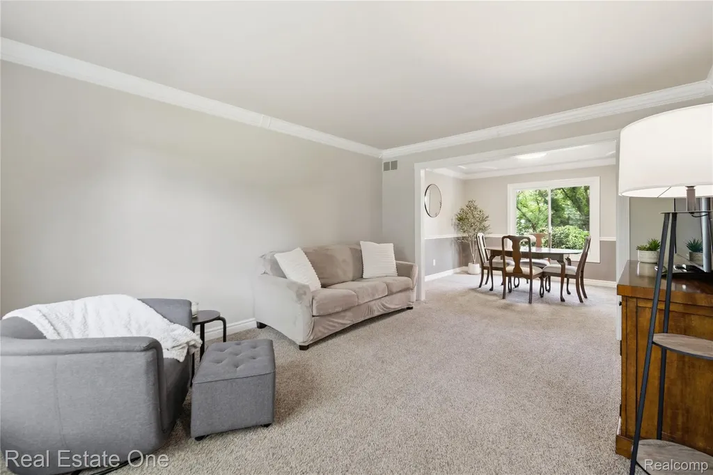 219 Briarwood Drive Highland Charter Township MI 48357