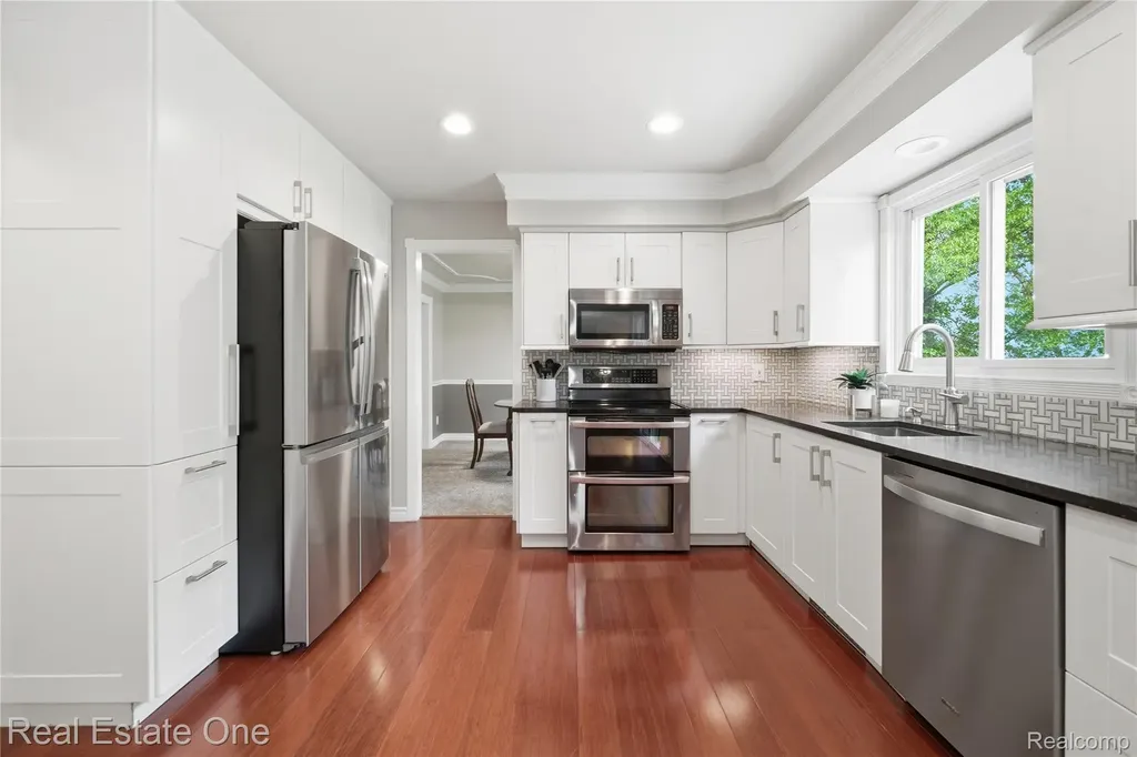 219 Briarwood Drive Highland Charter Township MI 48357