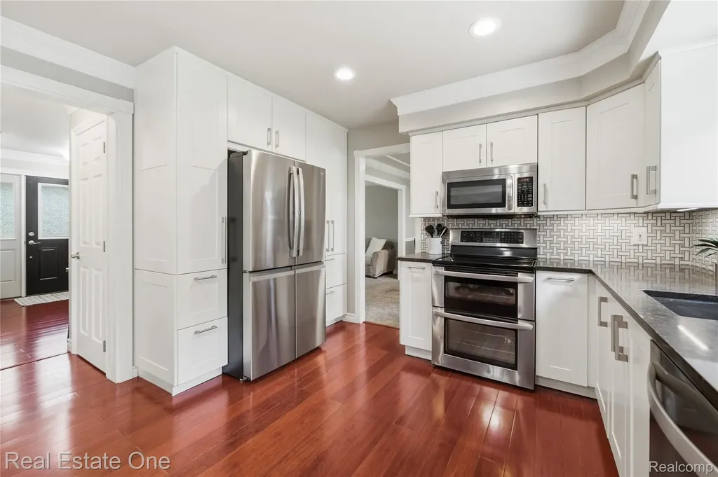 219 Briarwood Drive Highland Charter Township MI 48357