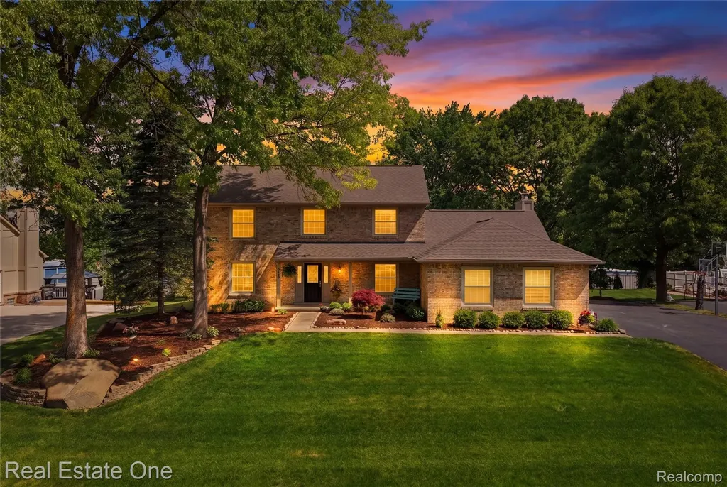 219 Briarwood Drive Highland Charter Township MI 48357
