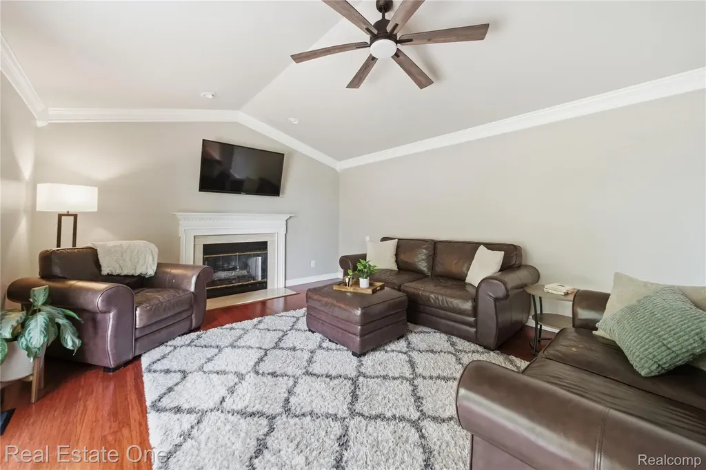 219 Briarwood Drive Highland Charter Township MI 48357